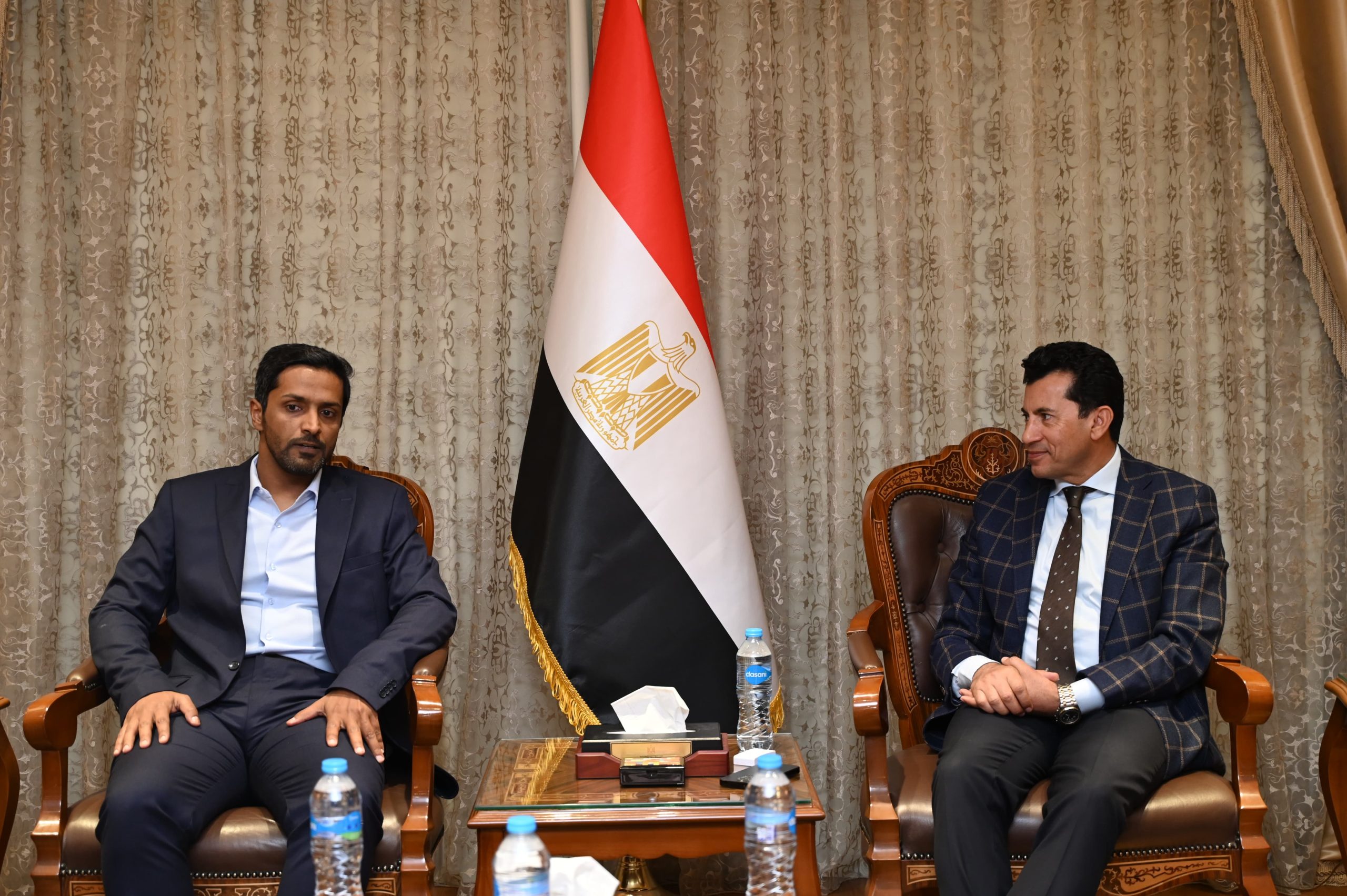 وزير الشباب والرياضة يبحث آليات تنظيم دوري نزلاء مراكز الإصلاح والتأهيل لكرة القدم - 2025