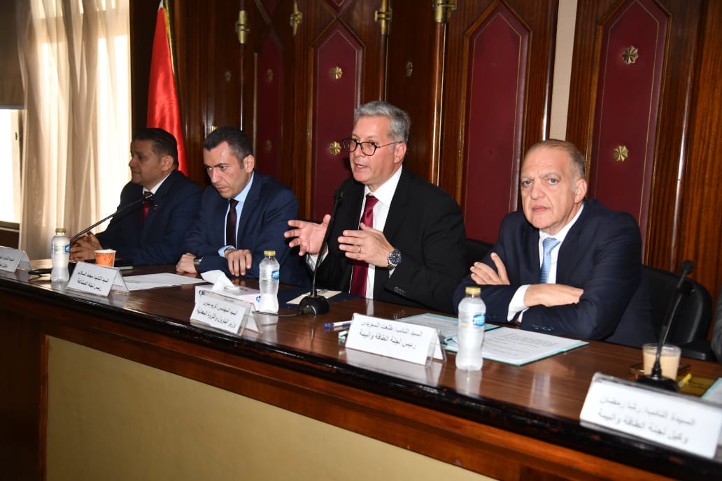 بدوى : التعاون والعمل التكاملى لتوفير بيئة تشريعية جاذبة للاستثمارات فى البترول