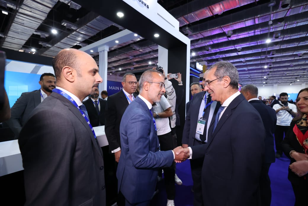 وزير الاتصالات يفتتح فعاليات الدورة السابعة لقمة FDC Summit