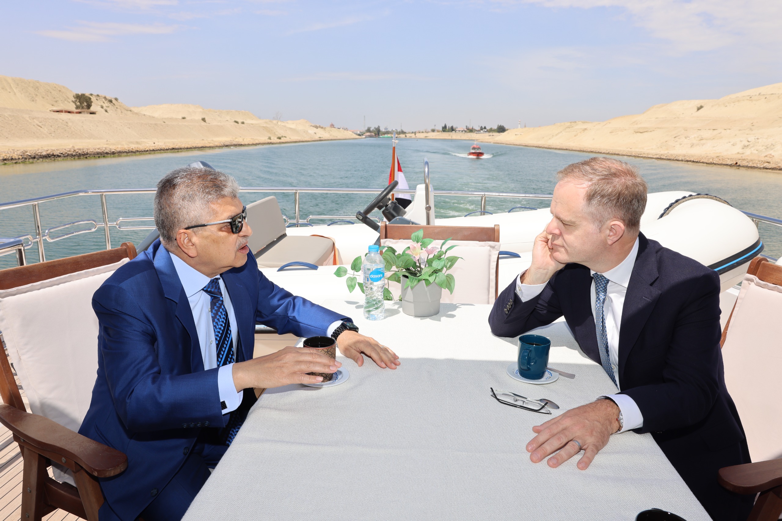 الفريق ربيع يبحث سبل التعاون المشترك مع السفير البريطاني