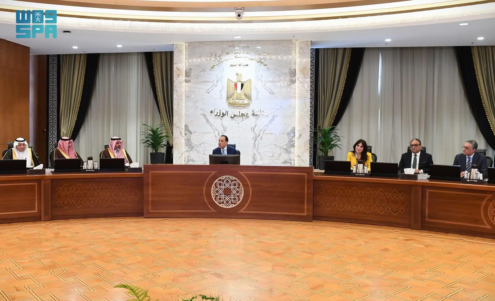 رئيس الوزراء المصري يلتقي مساعد وزير الاستثمار وعددًا من رجال الأعمال السعوديين خلال زيارتهم للقاهرة