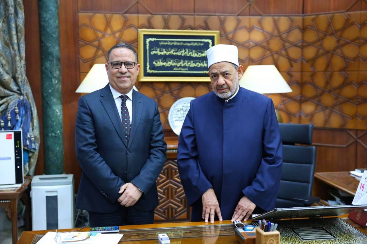 شيخ الازهر يهنى مستشار رئيس جامعة الأزهر للابتكار وريادة الأعمال باختياره عضوًا بالمجلس الوطني للتعليم والبحث والابتكار
