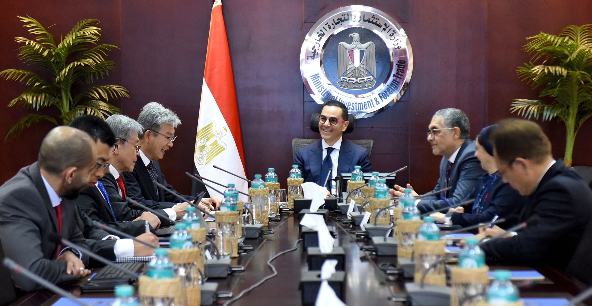 وزير الاستثمار يلتقي رئيس شركة يازاكي اليابانية لأوروبا والشرق الأوسط وأفريقيا لاستعراض مشروع الشركة في السوق المصري