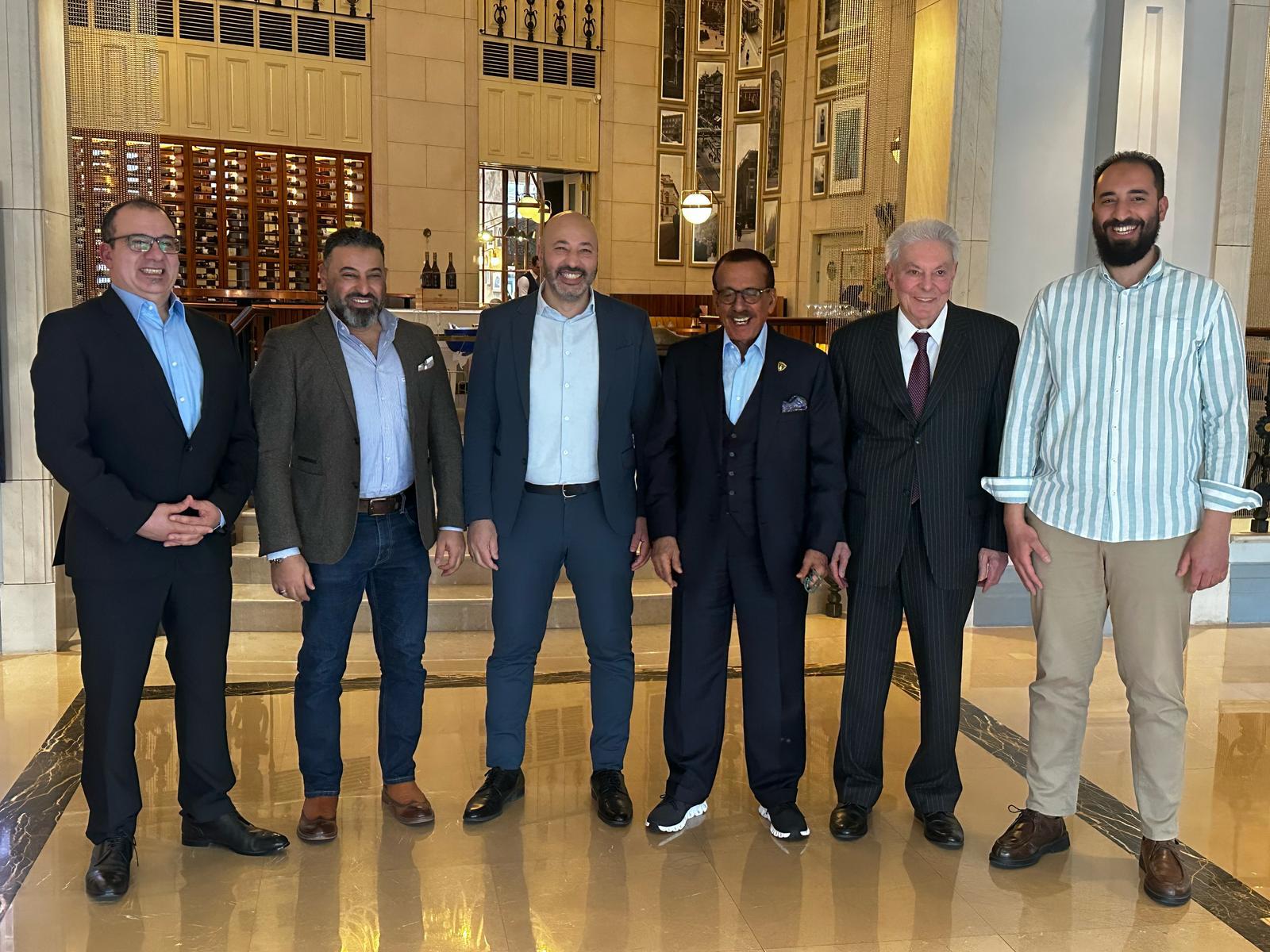 لقاء ودي يجمع خلف الحبتور برموز الجالية المصرية في بودابست وحديث عن الاستثمار والشباب والتعليم