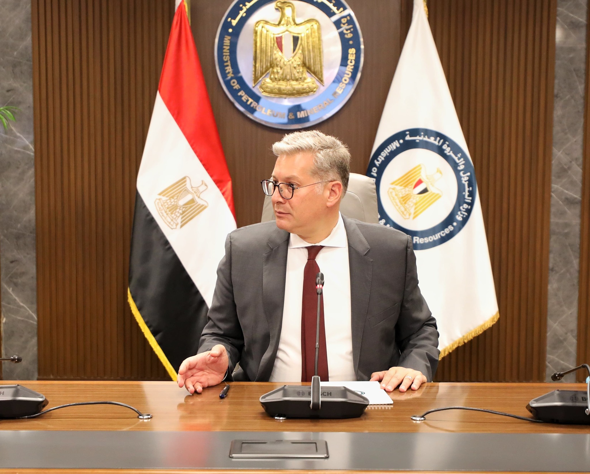 وزير البترول يشيد بجهود العاملين في مواجهة التحديات وتحقيق نتائج إيجابية