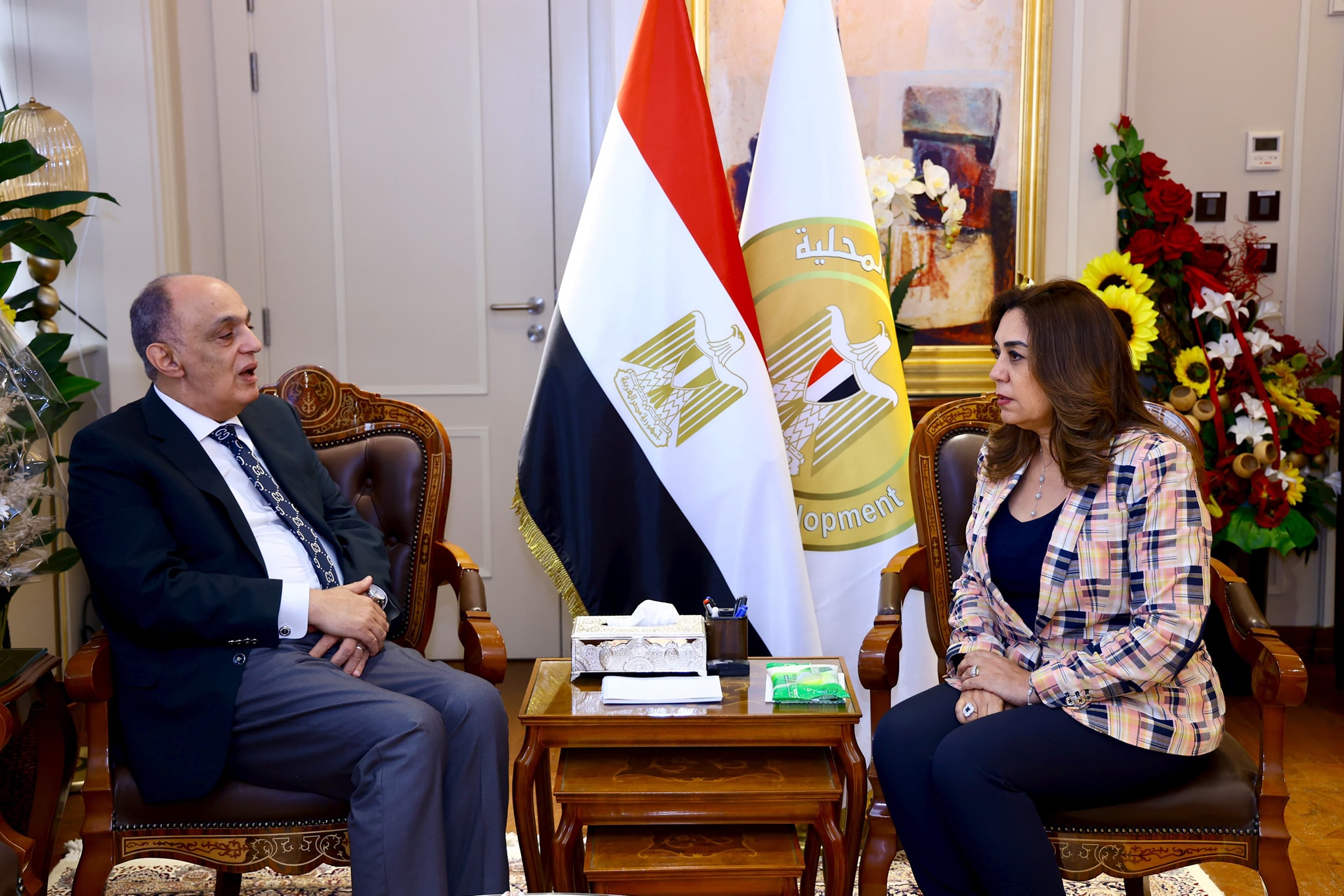 عوض تلتقي رئيس لجنة المشروعات الصغيرة والمتوسطة بمجلس النواب