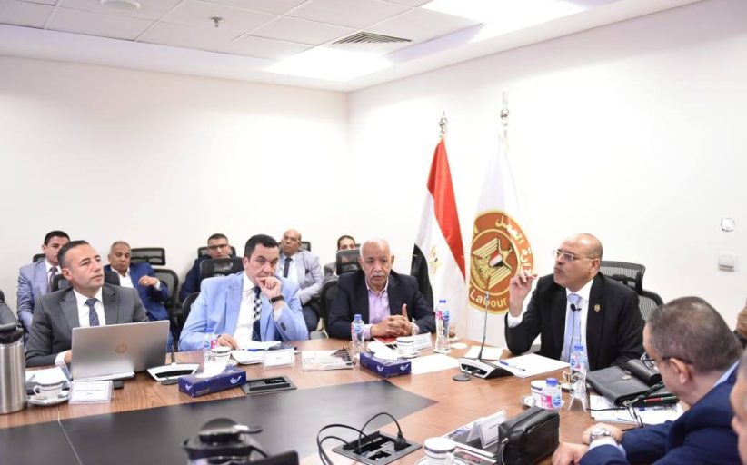 وزير العمل: الاثنين والخميس المُقبلان أجازة مدفوعة الأجر للعاملين بالقطاع الخاص بمناسبة عيدي شم النسيم وتحرير سيناء