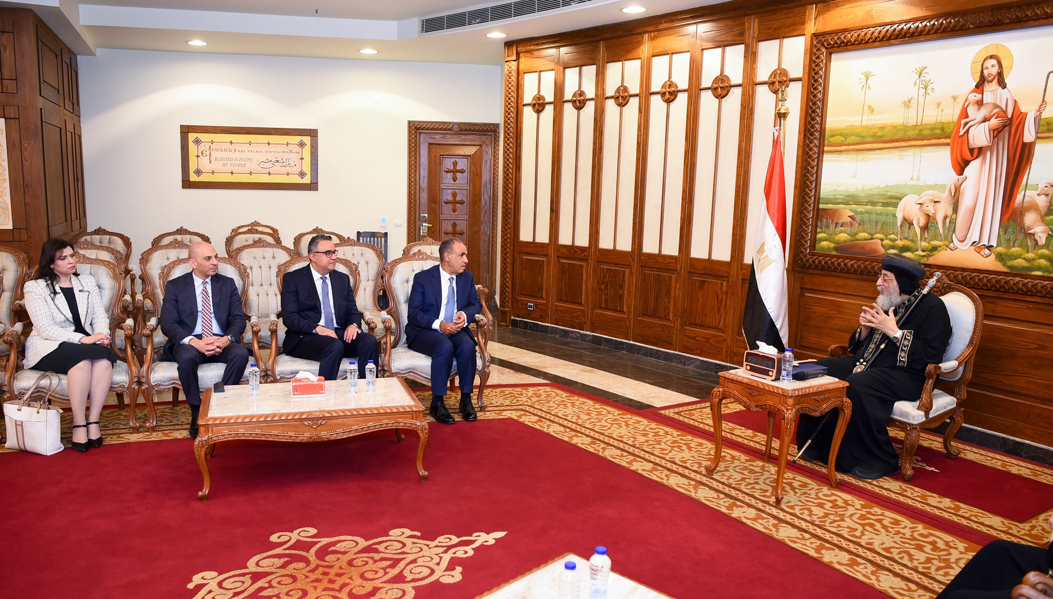 بالصور.. وزير الخارجية يقدم التهنئة لقداسة البابا تواضروس الثاني بمناسبة عيد القيامة المجيد