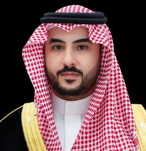 بتوجيه من القيادة.. وزير الدفاع يصل العاصمة الإيرانية طهران في زيارة رسمية