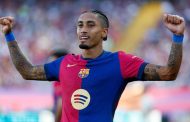 أرقام مرتفعة جدا.. أول تعليق من نجم برشلونة على عرض الهلال السعودي
