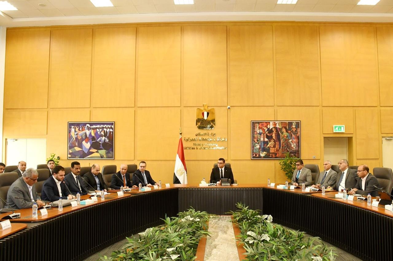 وزير الإسكان يلتقي مجموعة من المطورين وممثلي الكيانات العاملة بإقليم الساحل الشمالي الغربي