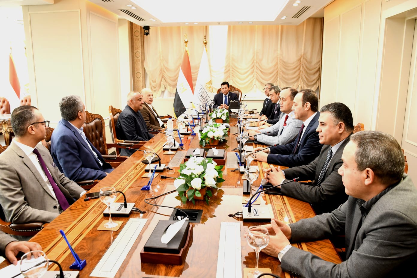 صبحى يعقد اجتماعًا تنسيقيًا مع رئيس اتحاد الكرة ورئيس المتحدة للرياضة