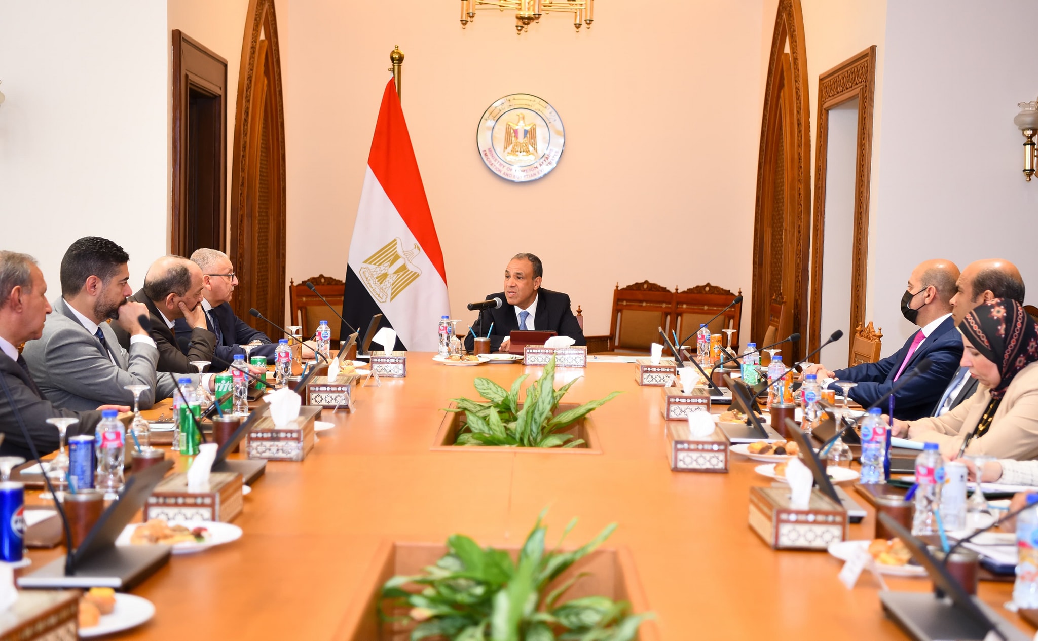 عبدالعاطي: أهمية تكثيف الجهود للحفاظ على الشكل العام لمباني السفارات والقنصليات المصرية