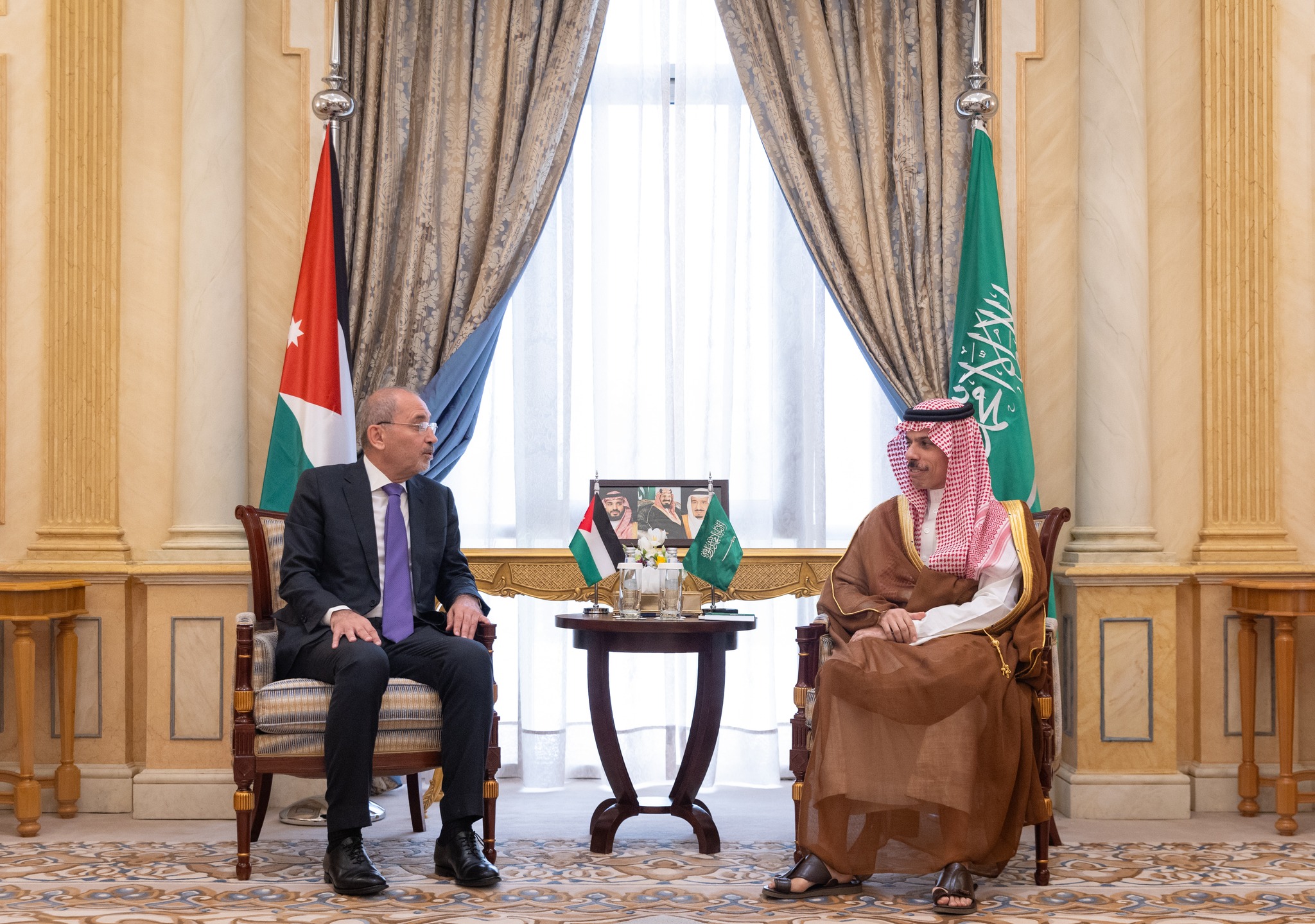 وزير الخارجية السعودى يستقبل نائب رئيس الوزراء وزير الخارجية وشئون المغتربين بالأردن