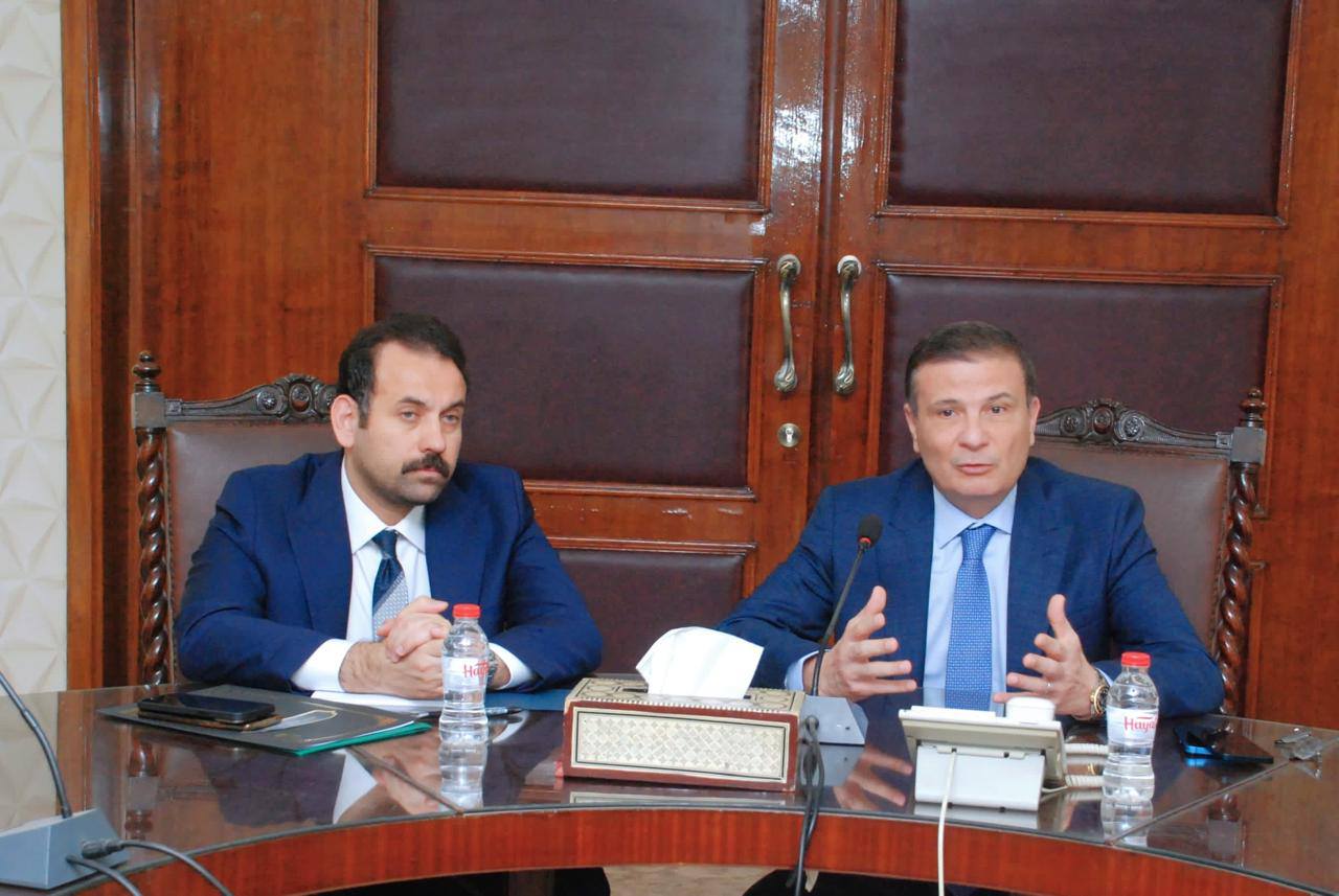 وزير الزراعة والمدير التنفيذي لجهاز مستقبل مصر يبحثان مع التعاونيات تشجيع المزراعين على توريد القمح للدولة
