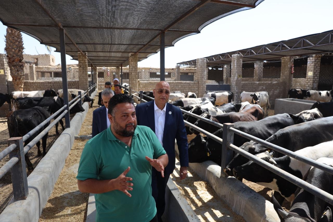 رحمى ومحافظ الفيوم يتفقدان عدد من المشروعات الصناعية والإنتاجية الممولة من الجهاز لشباب الفيوم