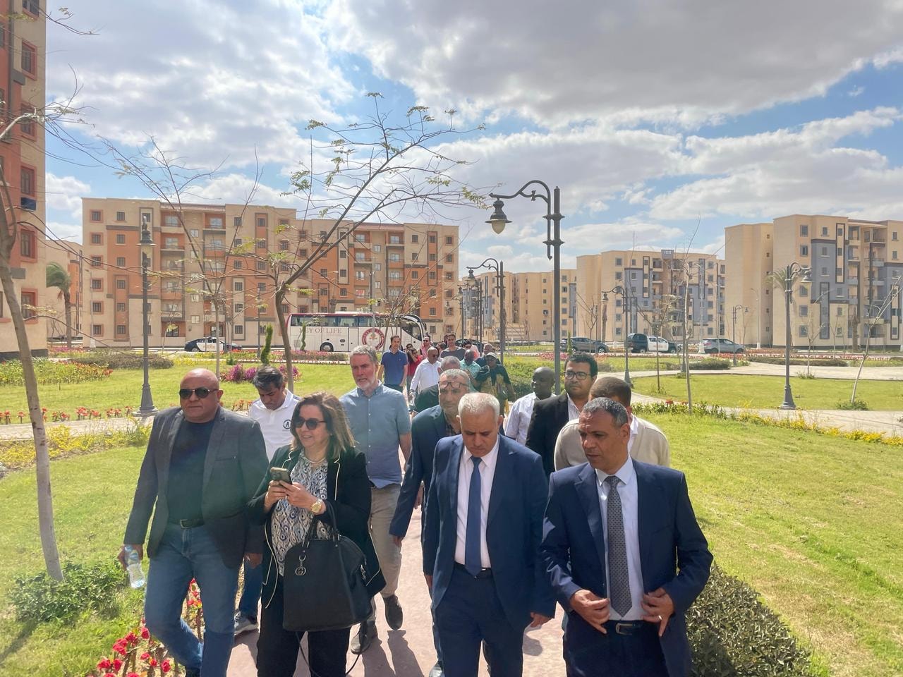 مي عبد الحميد تستقبل وفود ١٠ بنوك مركزية لزيارة «سكن لكل المصريين»