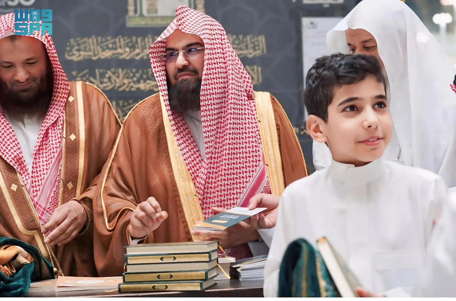 أكثر من 100 مركز توعوي إثرائي في جنبات المسجد الحرام وكتيبات إرشادية للحجاج