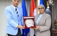 رئيسة القومى للمرأة تلتقى محافظ أسوان وتتفقد مستشفى المسلة
