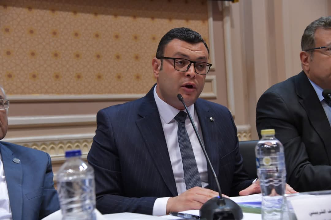 وزير الإسكان أمام 