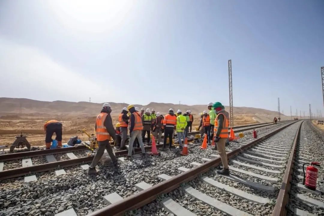النقل تقدم أعمال تنفيذ مشروع الخط الأول من شبكة القطار الكهربائي السريع