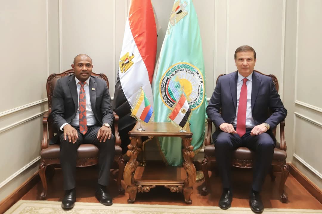 وزير الزراعة يبحث مع وزير الخارجية بجزر القمر سبل التعاون المشترك