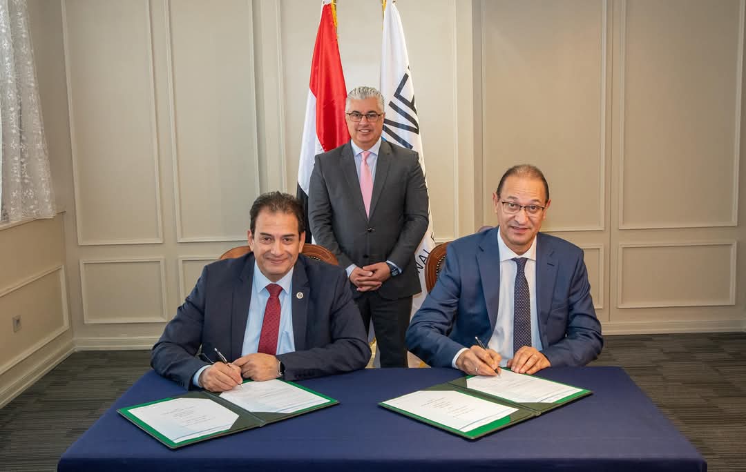 رئيس اقتصادية القناة يشهد توقيع مشروع لإنتاج مواد التعبئة والتغليف مع المطور الصناعي 