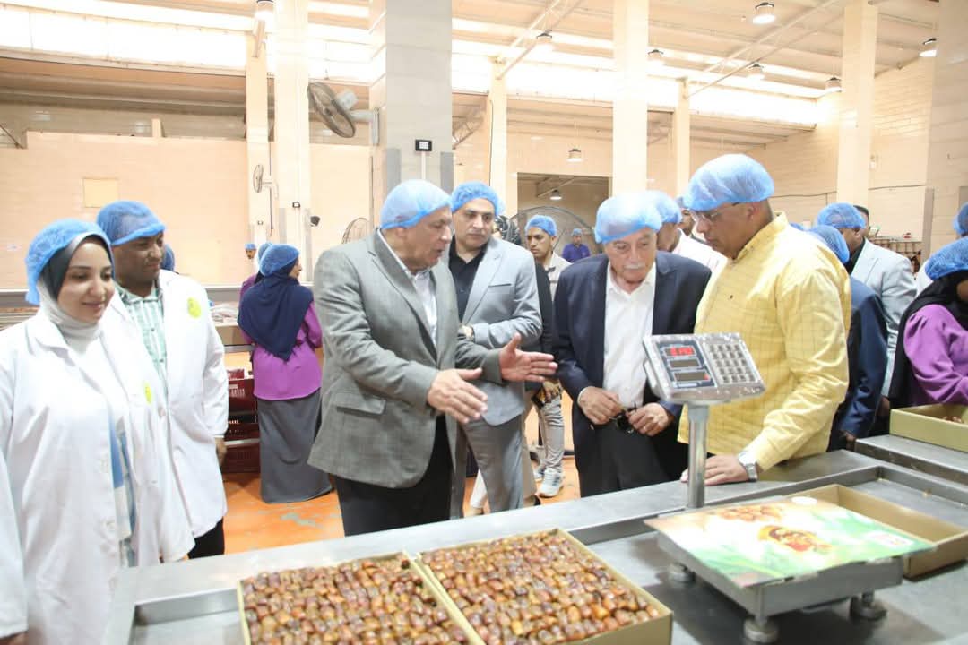 فودة والزملوط يتفقدان مجمع تمور المحافظة
