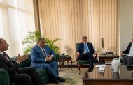 وزير المالية يكرم نائب رئيس مصلحة الضرائب لبلوغه سن التقاعد