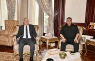 رئيس جامعة سوهاج والشئون المعنوية يناقشان تنفيذ برنامج توعوى لتعزيز الوعي الوطنى لدي الطلاب