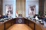رئيس الوزراء يستعرض مجموعة من المقترحات لخفض معدلات الدَين