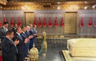 وزير الخارجية يزور ضريح ملكيّ المملكة المغربية الراحلين