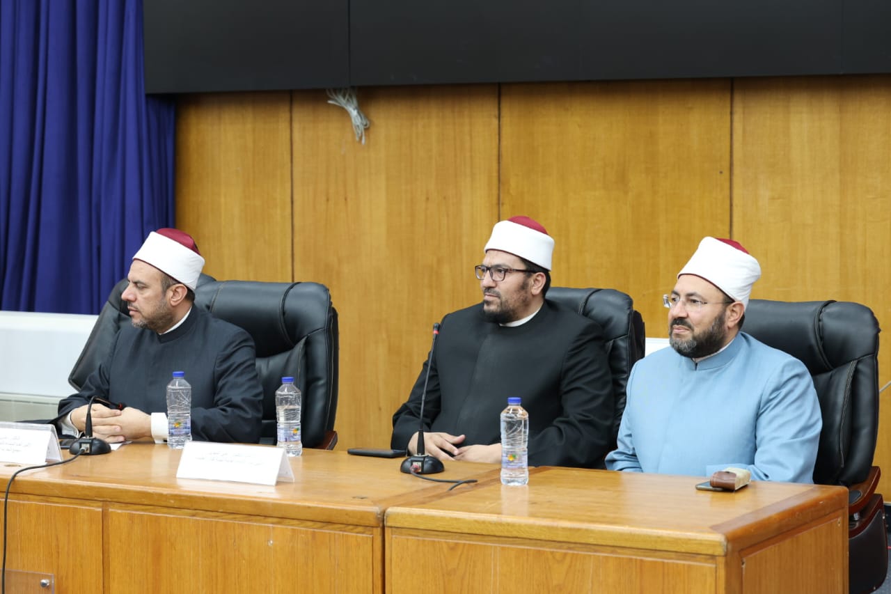 د. مهدي: تجارب البعض في تناول التراث كان خبيثا وحاول التغيير في تشريعات الله بدعوى التجديد أو المعاصرة