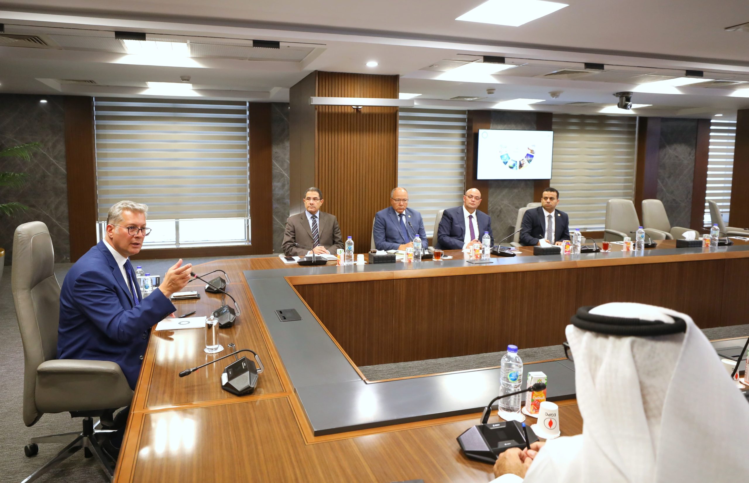 بدوى يبحث مع مجموعة موانئ ابوظبي سبل تعزيز التعاون المشترك