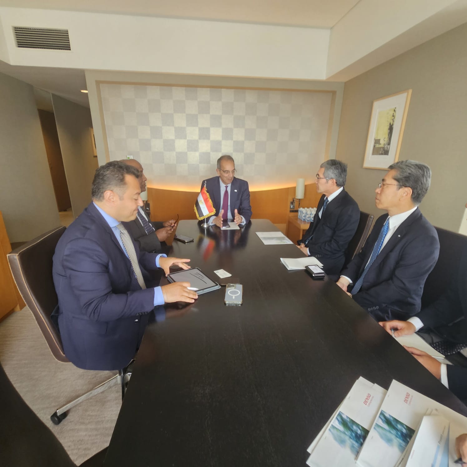 وزير الاتصالات يبحث مع رئيس الوكالة اليابانية للتعاون الدولى 