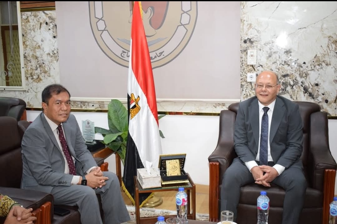 رئيس جامعة سوهاج يبحث المشترك بين مصر واندونيسيا مع نائب سفير اندونيسيا