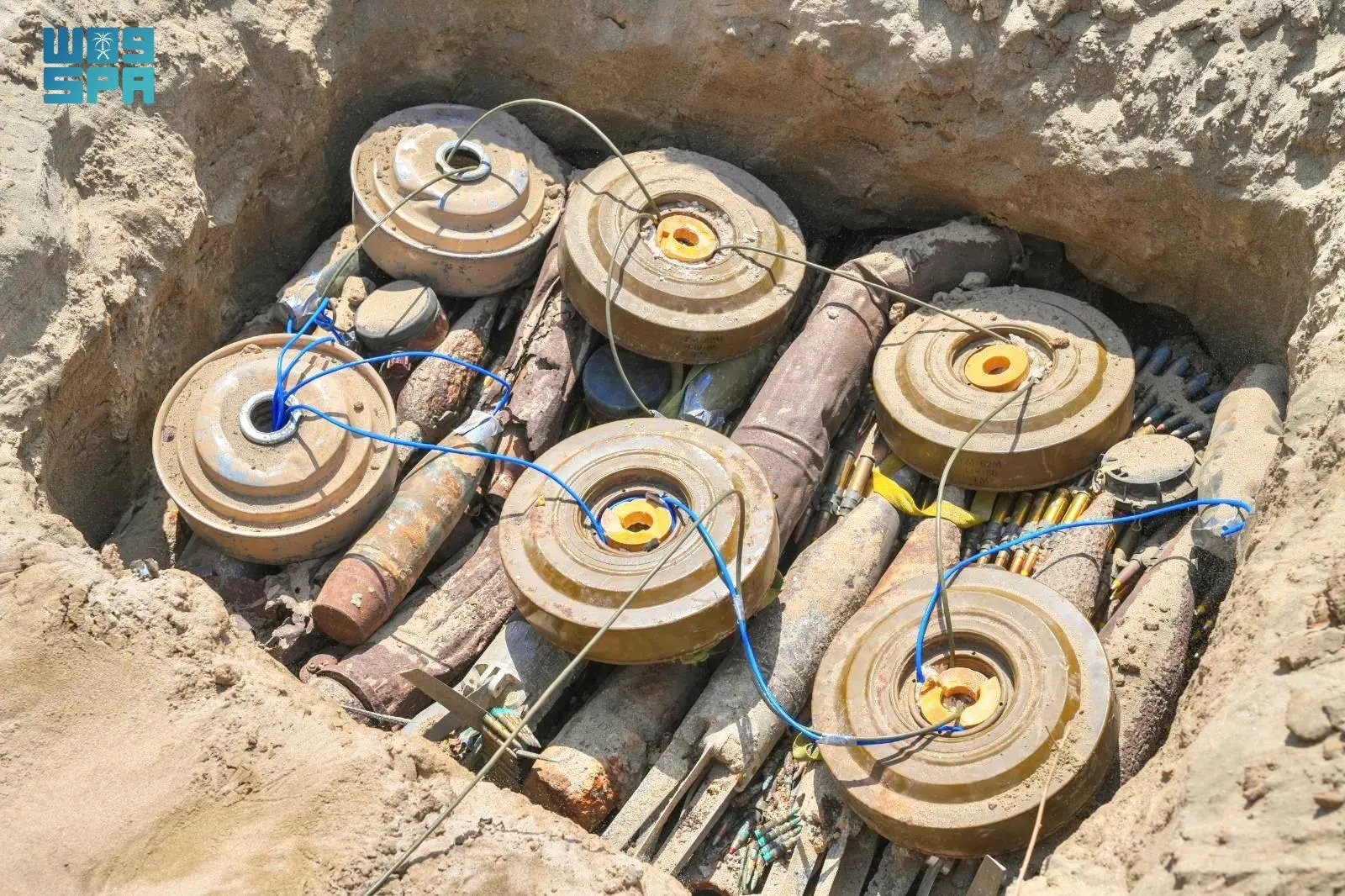 مركز الملك سلمان للإغاثة ينتزع 1.839 لغمًا عبر مشروع 