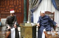 شيخ الأزهر يستقبل والدة الطالب الأزهري محمد أحمد حسن رفقة أولادها