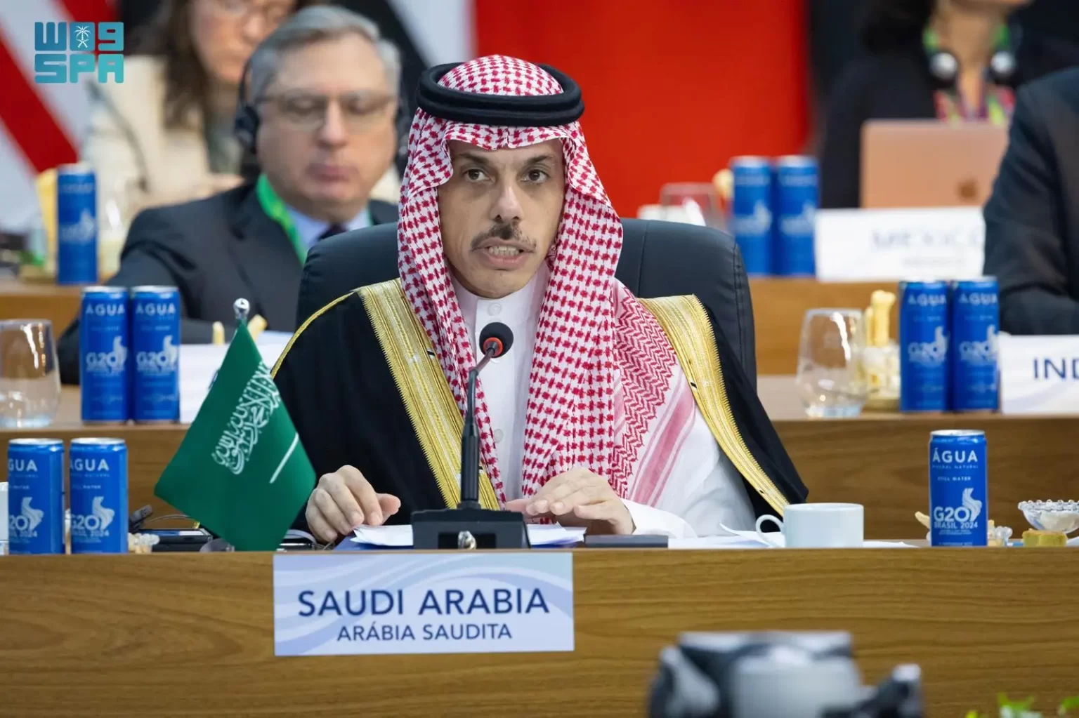 وزير الخارجية السعودي يتلقى اتصالًا هاتفيًا من وزير خارجية إيران لبحث سبل الحد من وتيرة التوتر في المنطقة