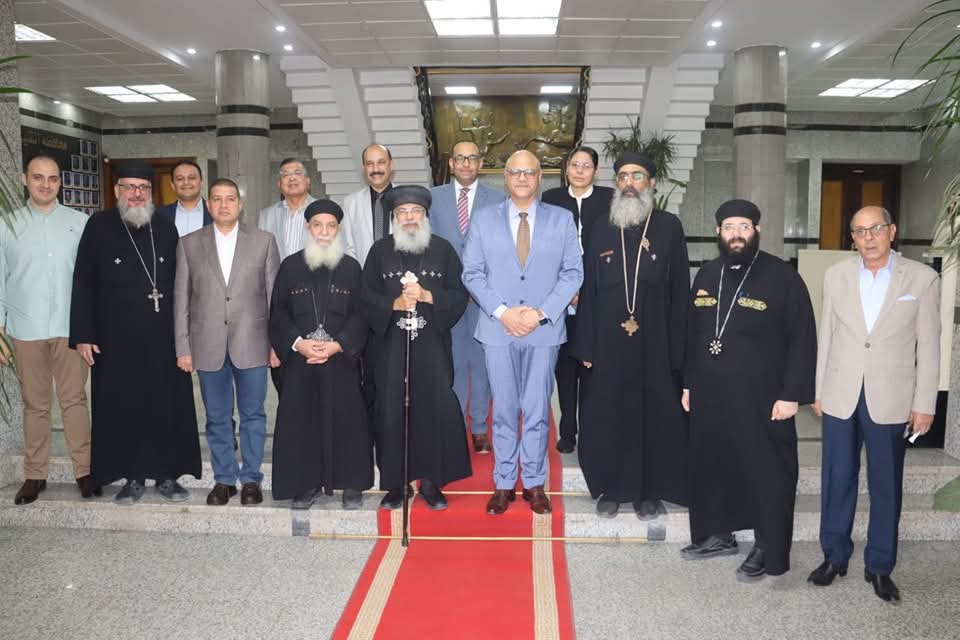 محافظ القليوبية يستقبل الانبا مكسيموس مطران بنها وقويسنا لتهنئة بعيد الأضحى