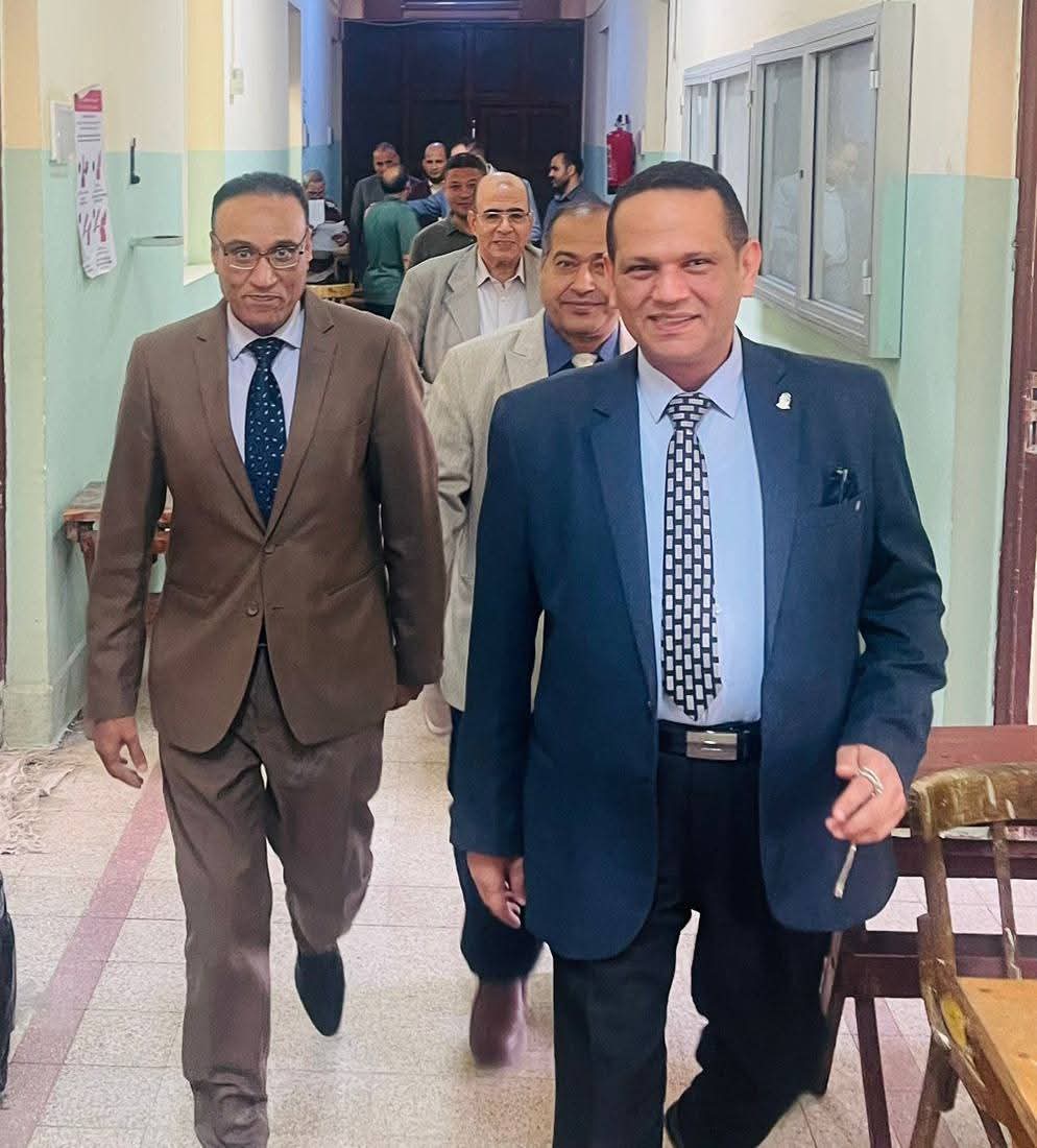 نائب رئيس جامعة الأزهر يتفقد كليات الجامعة داخل لجان الامتحانات
