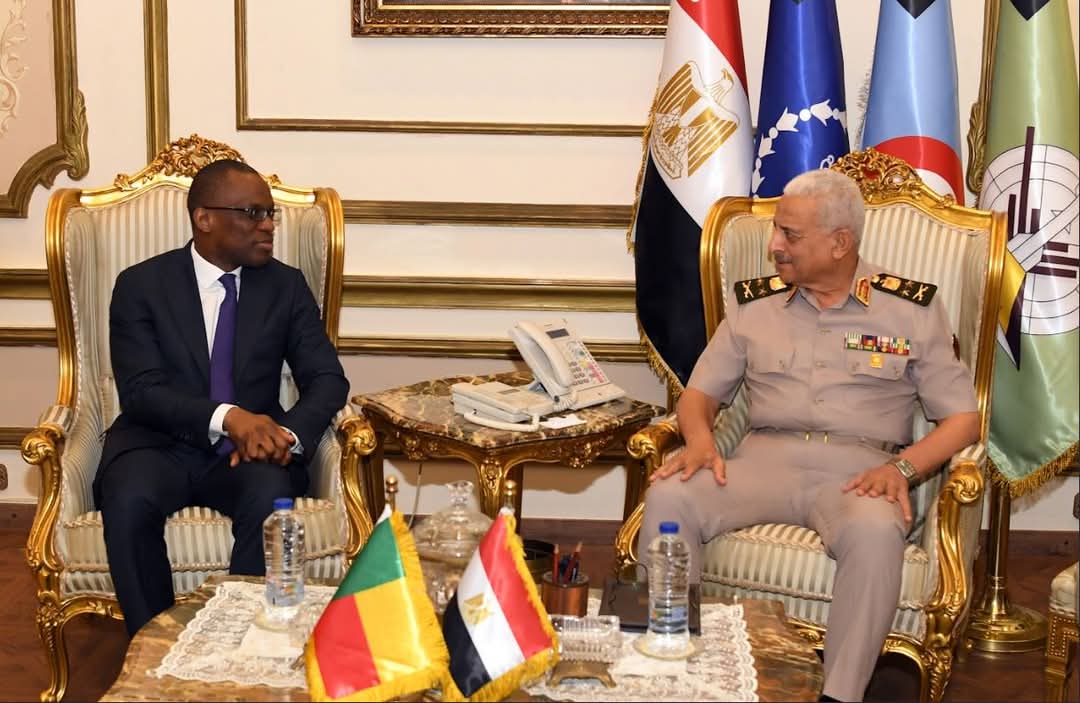 وزير الدفاع يلتقى وزير خارجية بنين للحث أوجه التعاون بين البلدين فى المجالات الدفاعية والأمنية