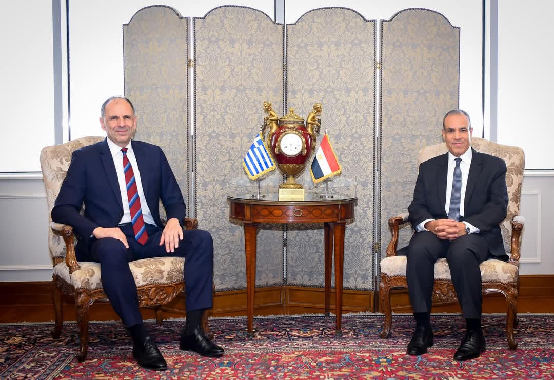 وزير الخارجية يثمن خلال لقائه نظيره اليوناني الروابط والعلاقات بين البلدين