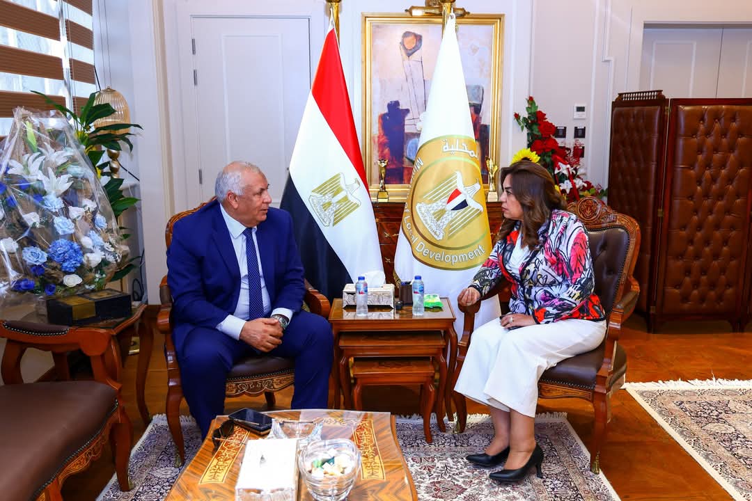 عوض تتابع مع محافظ الوادي الجديد الموقف التنفيذي للمشروعات التنموية والخدمية