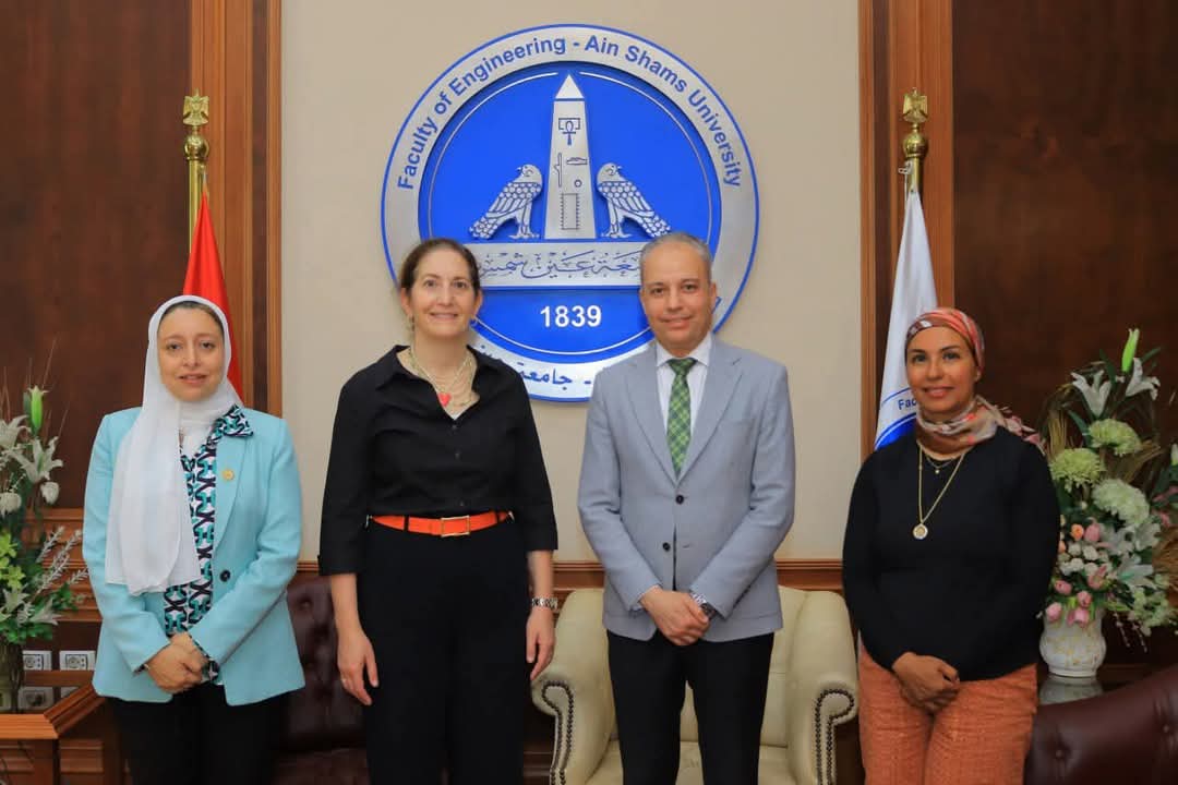 عميد هندسة عين شمس يستقبل الدكتورة ايمى جادسدن مساعد نائب رئيس جامعة بنسلفانيا