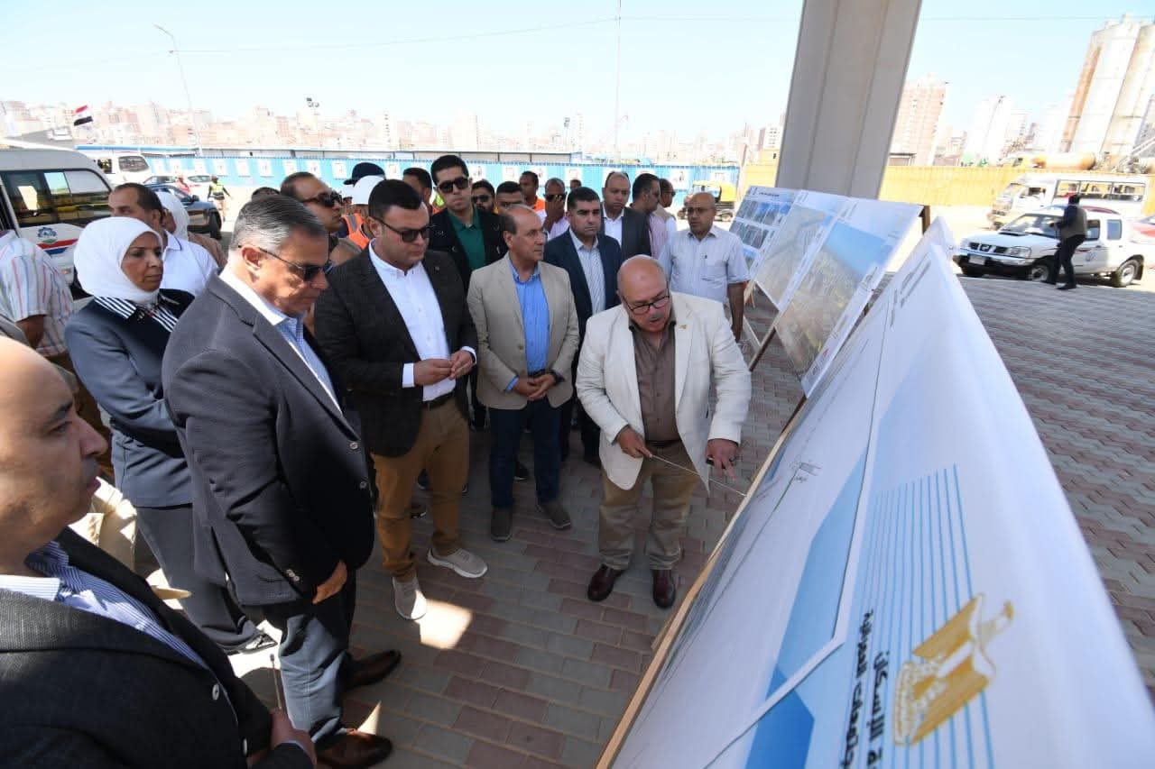 وزير الإسكان ومحافظ الإسكندرية يتفقدان مشروع إنشاء كوبرى 45 