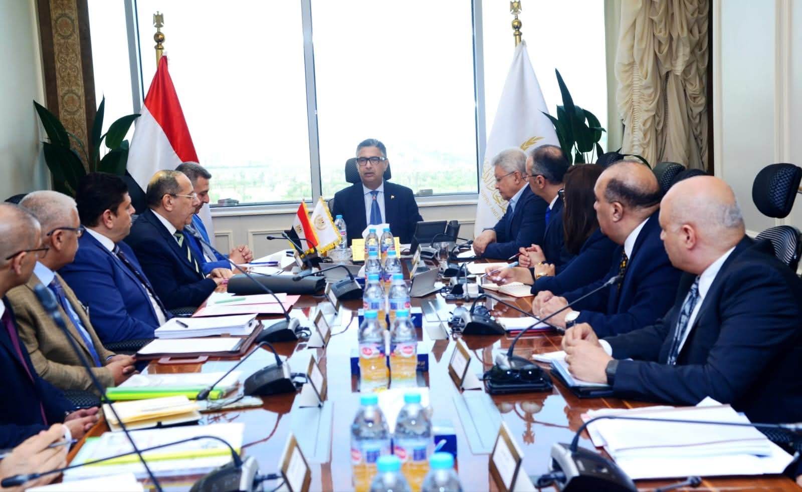 فاروق يتابع المخزون الاستراتيجي من السلع الأساسية وضمان توافرها وانتظام التوزيع