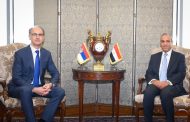 وزير الخارجية يبحث زيادة الاستثمارات المتبادلة بين البلدين مع رئيس الوزراء الصربي
