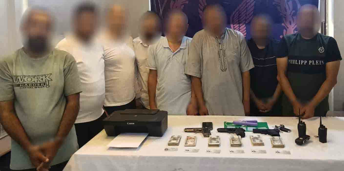 الداخلية تكشف ملابسات الاستيلاء على مبلغ مالي من أحد المواطنين وتضبط الجناة