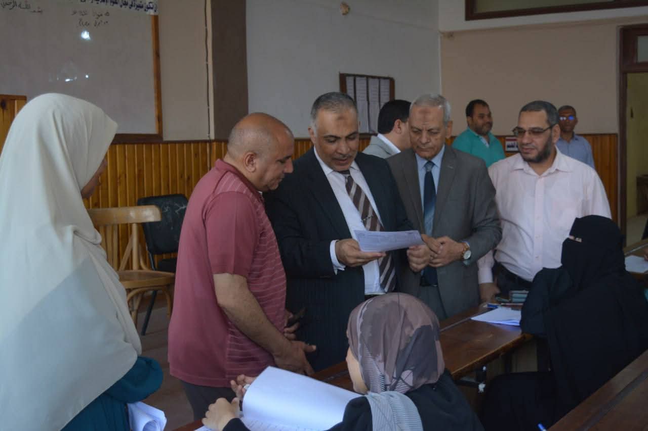 نائب رئيس جامعة الأزهر يتفقد سير الامتحانات بالدراسات الإسلامية للبنات بكفر الشيخ